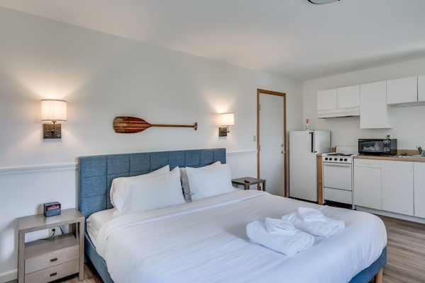 King bed with kitchen