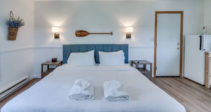 K's Motel with Stunning St. Lawrence River Views - Room 9