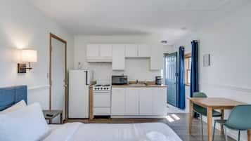 1 habitación, tabla de planchar con plancha, wifi gratis y ropa de cama