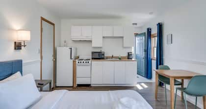 K's Motel with Stunning St. Lawrence River Views - Room 9