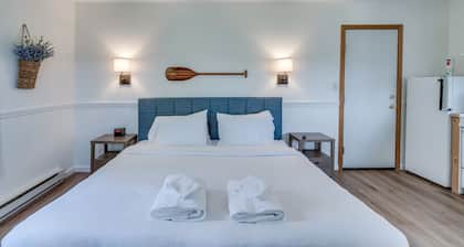 K's Motel with Stunning St. Lawrence River Views - Room 9