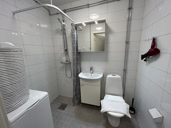 Towels, toilet paper