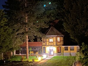 A two-story building with a central tower, surrounded by trees and a well-maintained lawn. - Le Parc du Séquoia : stay in a former apiary (Ostheim)
