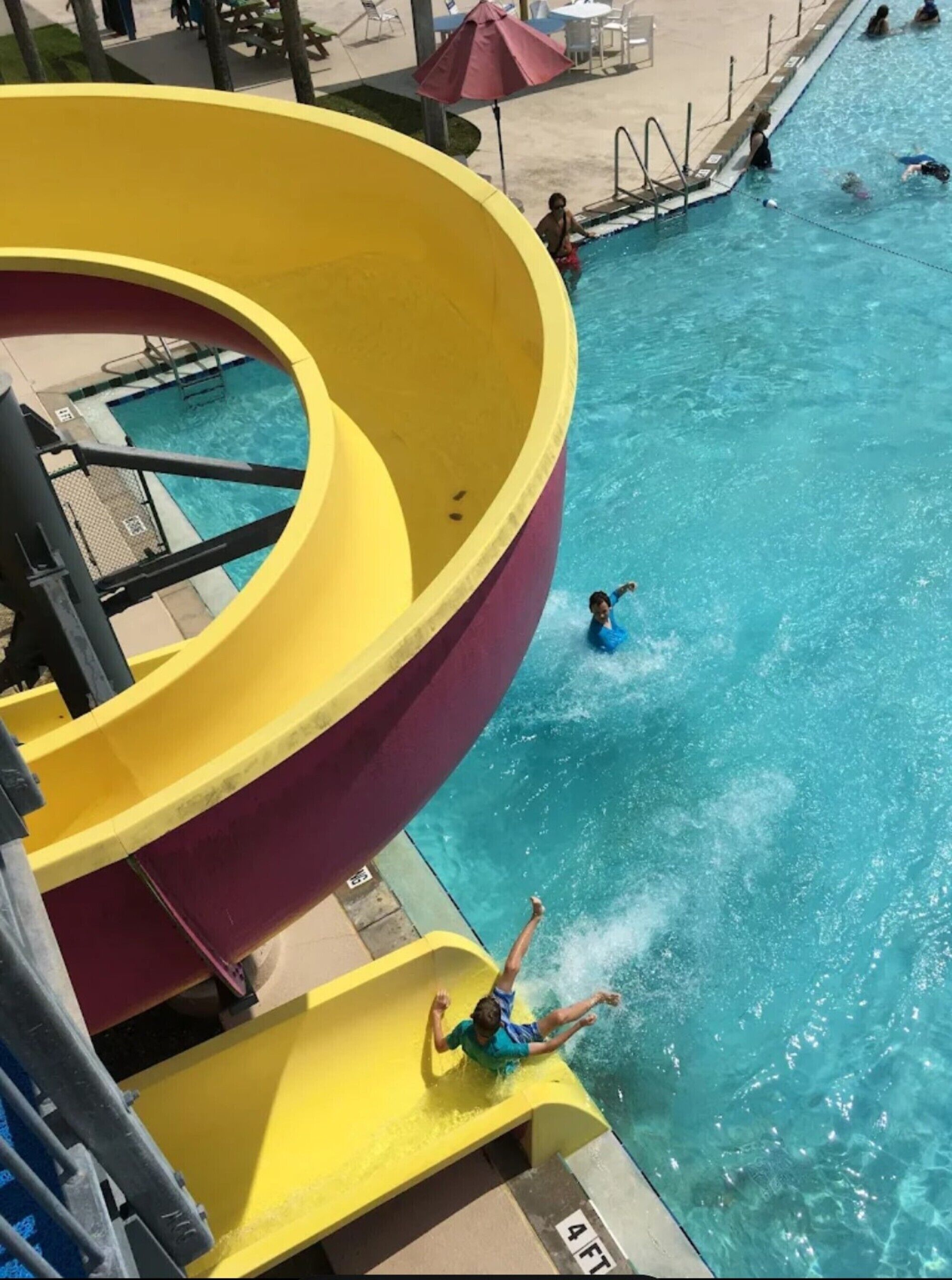 Alberca al aire libre y alberca climatizada