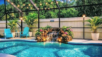 Alberca al aire libre y alberca climatizada