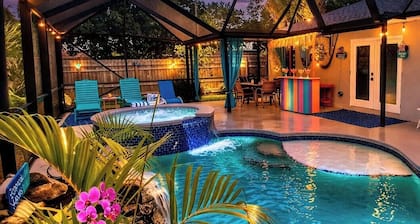 Heated Salt Pool + Hot Tub Oasis ● Tiki Bar ●Near Beach●Downtown ● Pet friendly