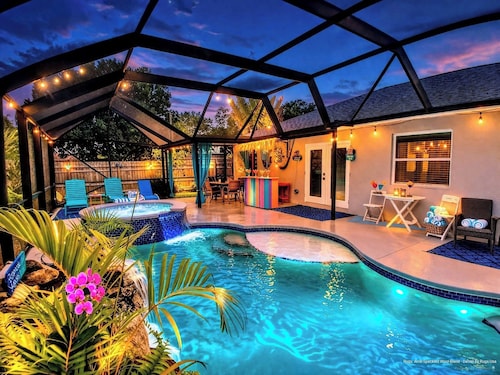Tropical Oasis• Heated Pool • Spa• Tiki Bar• Pet-Friendly• Near Beach • Downtown