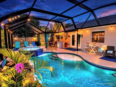 Private Heated Pool & HotTub Oasis. Tiki Bar. Quiet Neighborhood. Close to Beach
