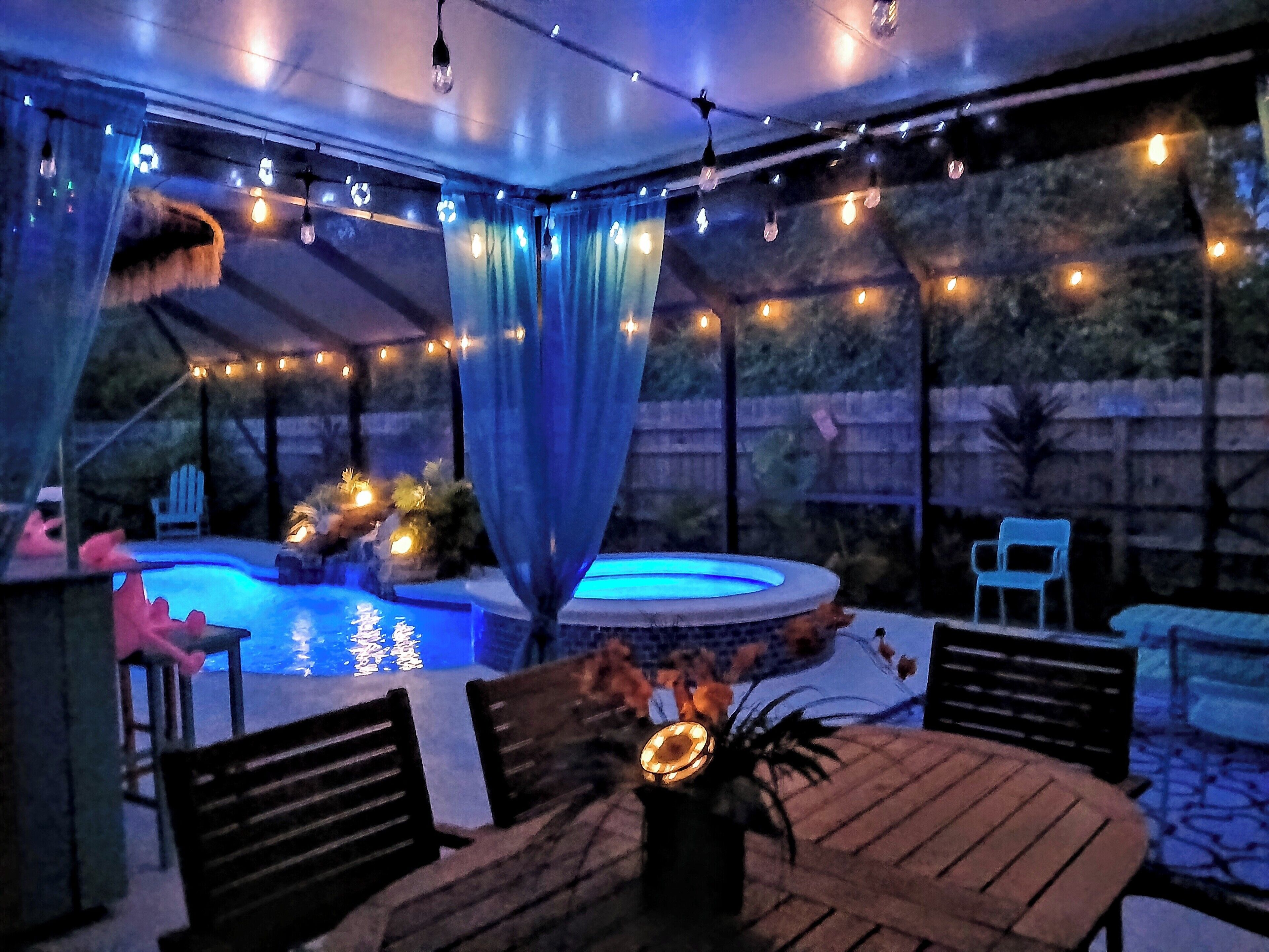 Utendørsbasseng og et oppvarmet basseng