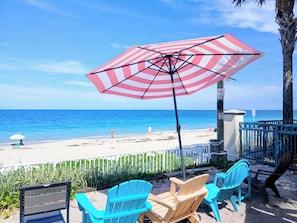 Beach nearby, sun loungers, beach towels