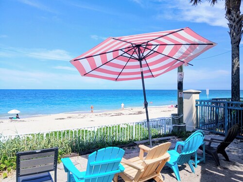 Private Retreat: Heated Pool, Spa & Tiki Bar - Fenced Yard, Beach Gear, Pets OK