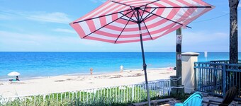 Private Retreat: Heated Pool, Spa & Tiki Bar - Fenced Yard, Beach Gear, Pets OK