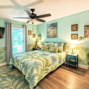 3 bedrooms, desk, iron/ironing board, travel cot