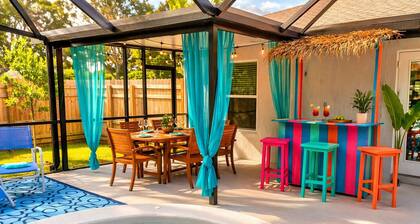 Private Heated Pool & HotTub Oasis. Tiki Bar. Quiet Neighborhood. Close to Beach
