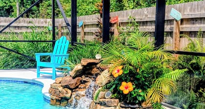 Escape to private retreat- salt pool, hot tub, tiki bar- just minutes from beach