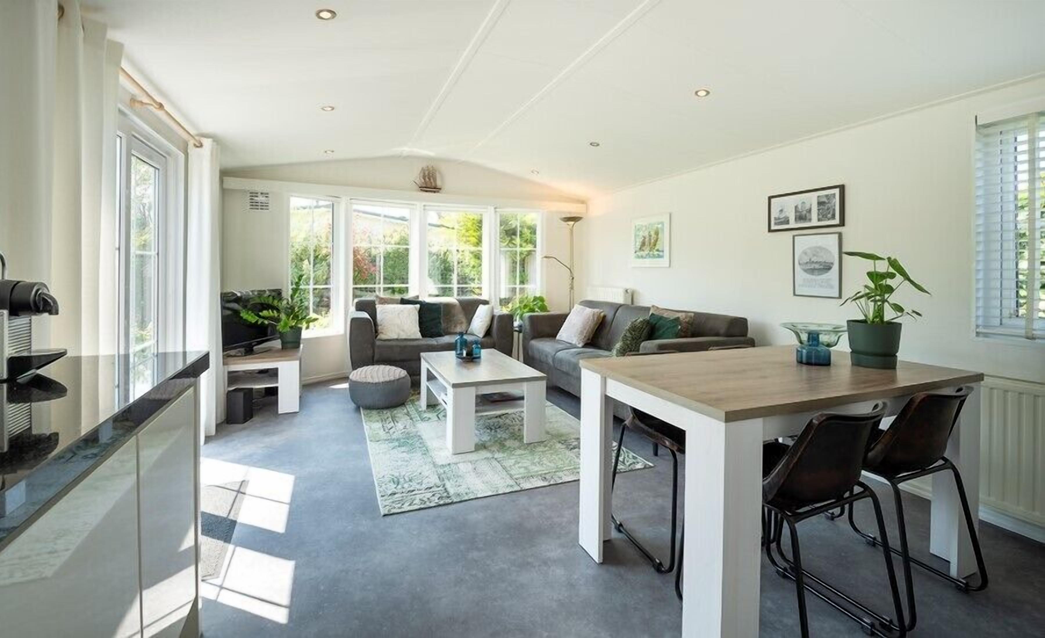 TV, table tennis, books, stereo