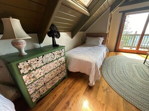 4 bedrooms, desk, free WiFi, bed sheets