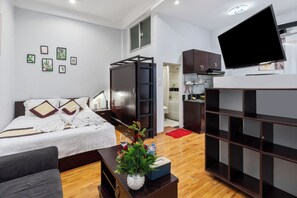 Basic Apartment | In-room safe, individually furnished, desk, laptop workspace