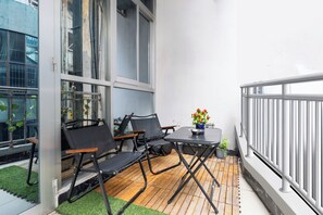 Standard Studio | In-room safe, individually furnished, desk, laptop workspace