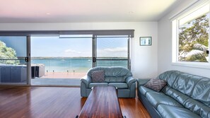 تلفزيون ذكي