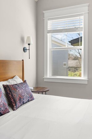 4 bedrooms, desk, iron/ironing board, WiFi