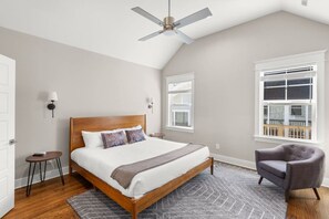 4 Schlafzimmer, Schreibtisch, Bügeleisen/Bügelbrett, WLAN