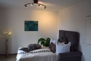 1 bedroom, WiFi - Neudomblick für 3 (Magdeburg)