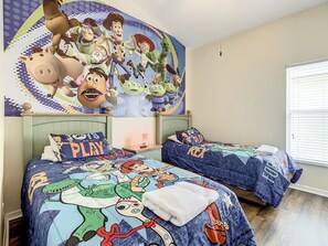 4 Schlafzimmer, Schreibtisch, Bügeleisen/Bügelbrett, Reisekinderbett