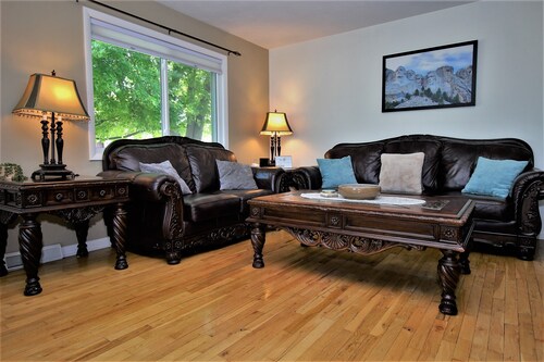 Comfortable home with big yard and large garage. 3 minutes from downtown Rapid City