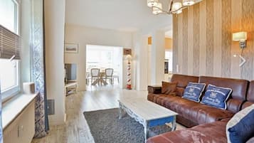 Fernseher, DVD-Player, Stereoanlage