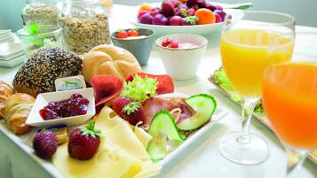 Petit déjeuner buffet servi tous les jours en supplément