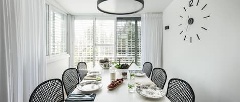 Apartment | Essbereich im Zimmer