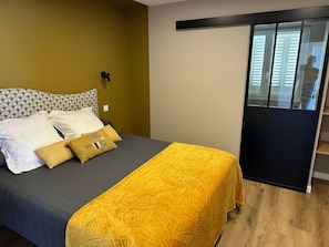 Comfort Double Room, 1 Queen Bed (Chambre 7 Confort) | Free WiFi - LE RELAIS SAINT GERMAIN (Saint-Germain)