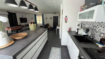 Réfrigérateur, four, plaque de cuisson, lave-vaisselle