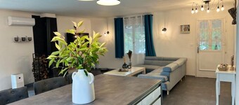 Villa piscine & terrain tennis