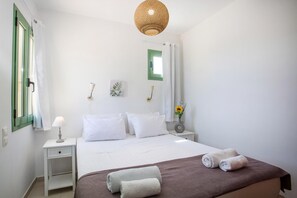 2 habitaciones, tabla de planchar con plancha y cuna de viaje 