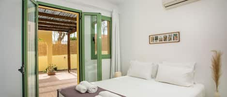 2 bedrooms, iron/ironing board, travel crib, free WiFi