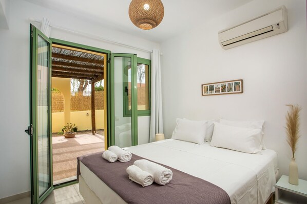 2 habitaciones, tabla de planchar con plancha y cuna de viaje 