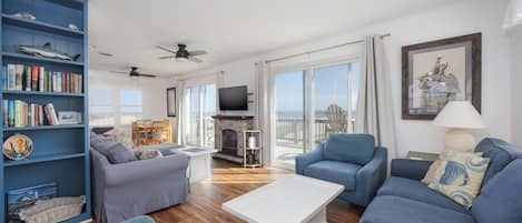 Televisión y chimenea