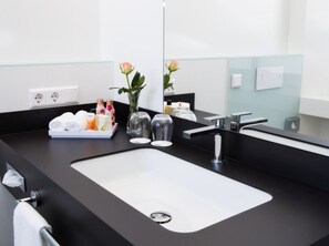 Free toiletries, hair dryer, towels - Hotel am Markt (Wipperfuerth)