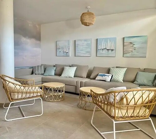 Cala Berellín: Un Refugio de Ensueño al Lado de uno de los Tesoros de Cantabria