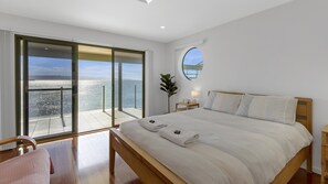 4 habitaciones, tabla de planchar con plancha, cuna de viaje y wifi