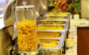 Sarapan bufet setiap hari dengan fi 