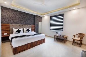 Deluxe Double Room | Premium bedding, soundproofing, iron/ironing board, free WiFi - Hotel Vertu IGI Delhi Airport By OPO (New Delhi)
