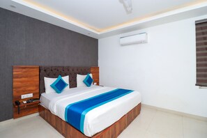 Deluxe Double Room | Premium bedding, soundproofing, iron/ironing board, free WiFi - Hotel Vertu IGI Delhi Airport By OPO (New Delhi)