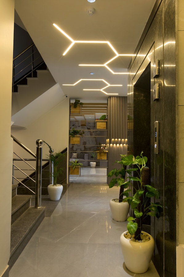 Elevator - Hotel Vertu (New Delhi)