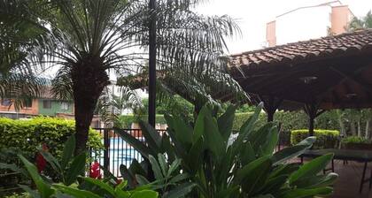 Confortable South Cali Condo Closed to Ciudad Deportiva Cosmocentro & Imbanaco