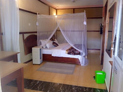 BOULEVARD EXCELSIOR MOTEL