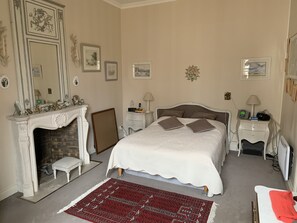 1 slaapkamer, een strijkplank/strijkijzer, wifi, beddengoed