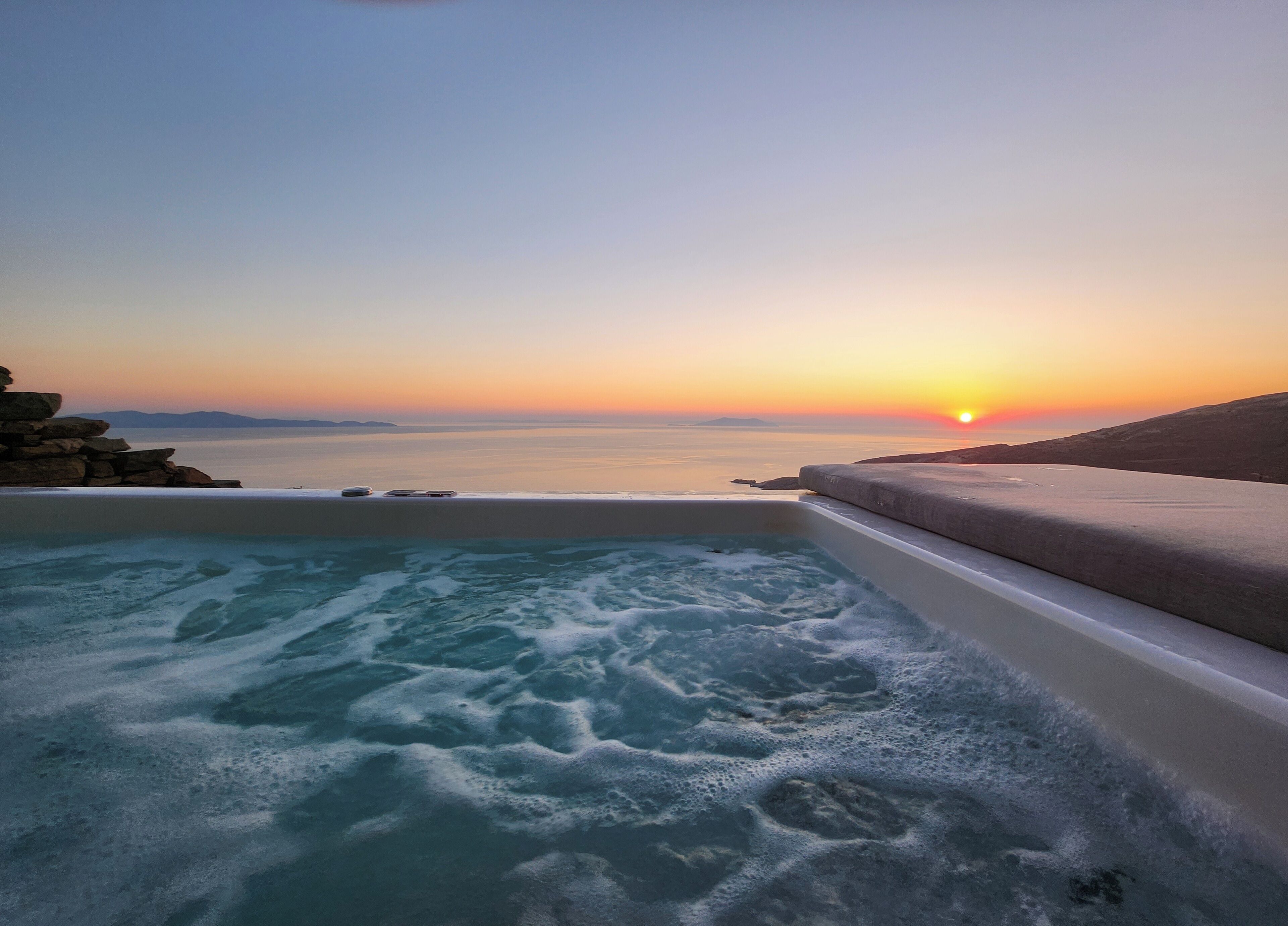 Bañera de hidromasaje al aire libre
